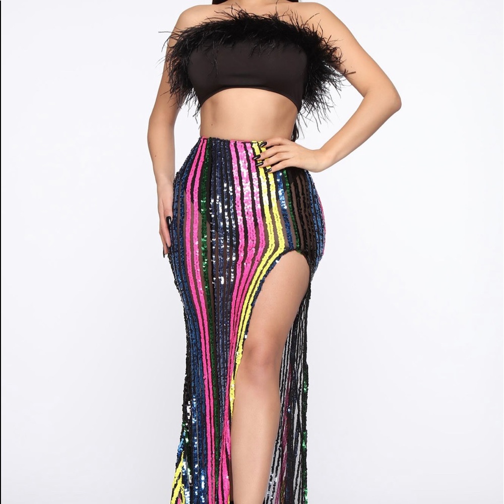 Fashion nova sequin skirt and feather set